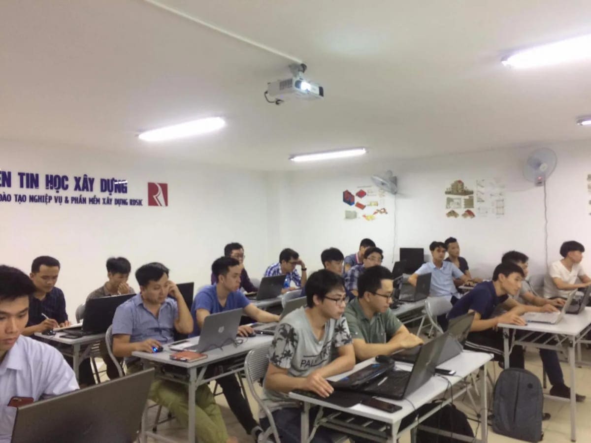 Lớp dự toán tại Viện: thao tác phần mềm có thể tự học, nhưng đo bóc và cách áp định mức thì cần người chữa từng bài