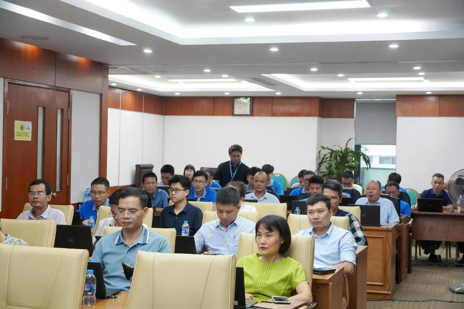 Managers and engineers of Vietnam Infrastructure Development and Finance Investment Corporation following the lecture