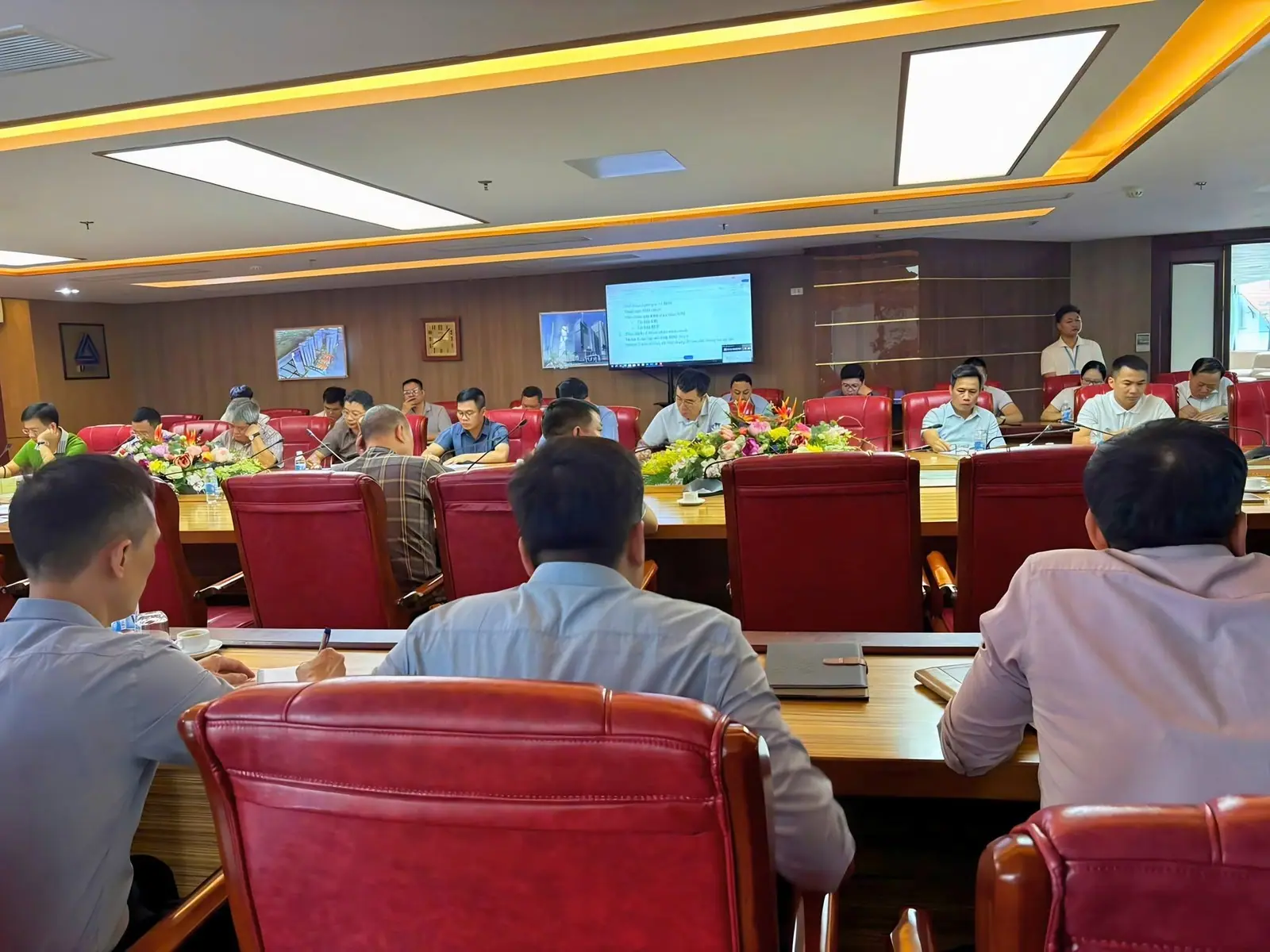 MHDI staff attending an in-person session of the BIM Management course at the corporation's head office