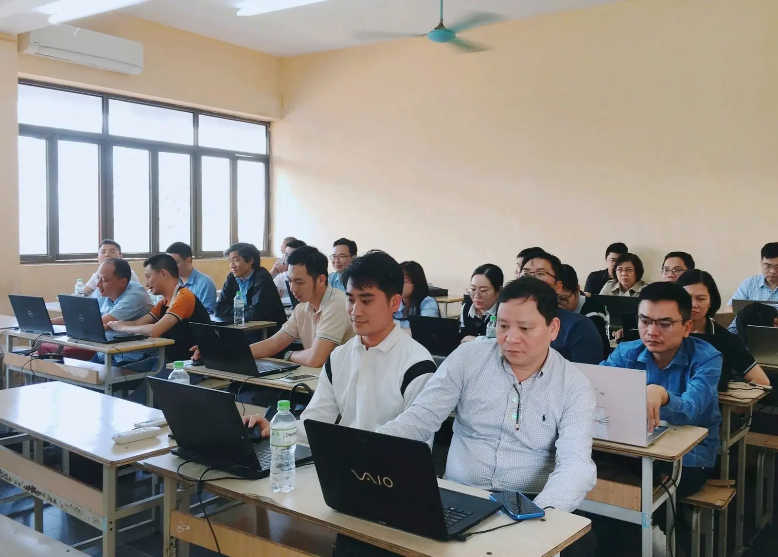 Cán bộ Trung tâm Giám định chất lượng xây dựng tỉnh Nam Định thực hành trên máy tính trong khóa BIM Manager của Viện Tin học Xây dựng
