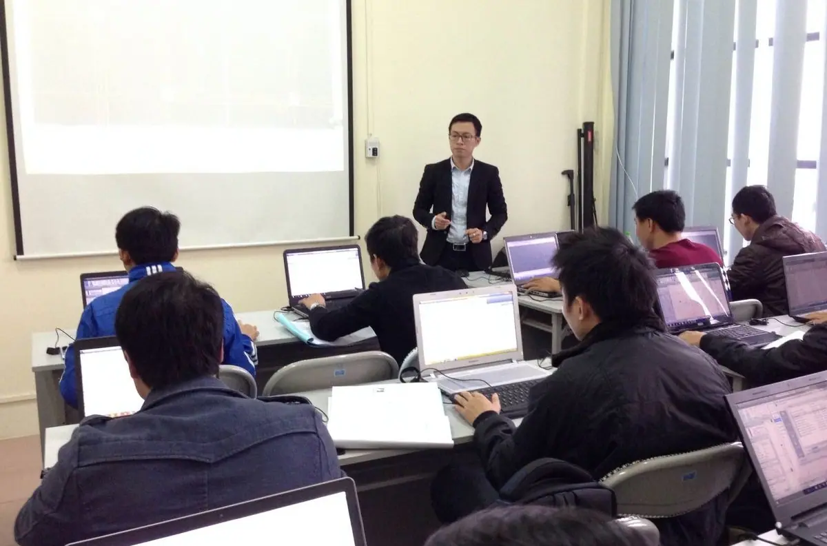 Giảng viên Viện Tin học Xây dựng hướng dẫn học viên dự án Work in Japan thực hành Revit tại Trường Đại học Xây dựng Hà Nội
