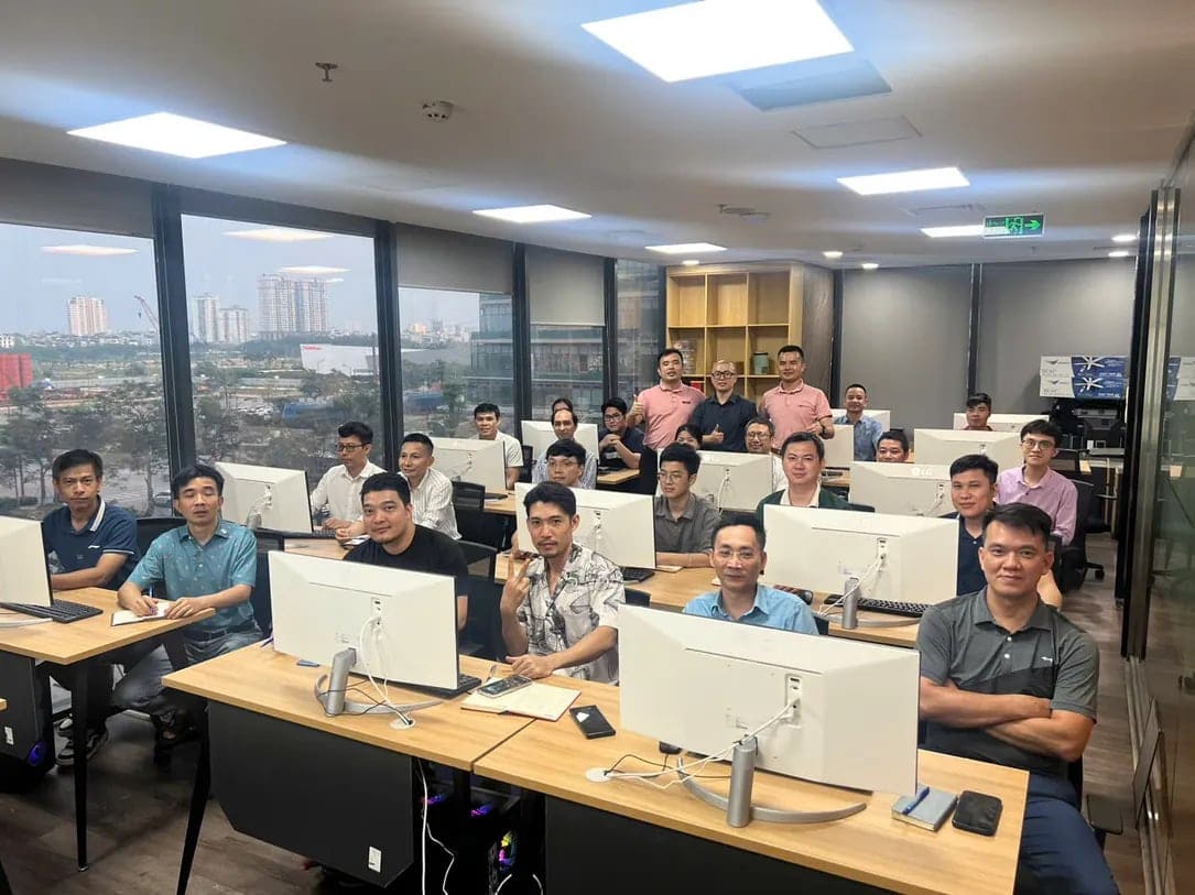 Lớp đào tạo tại doanh nghiệp: khi cả một đội cùng chuyển sang BIM, người được chọn làm Coordinator thường là kỹ sư đã dựng mô hình vững nhất trong nhóm