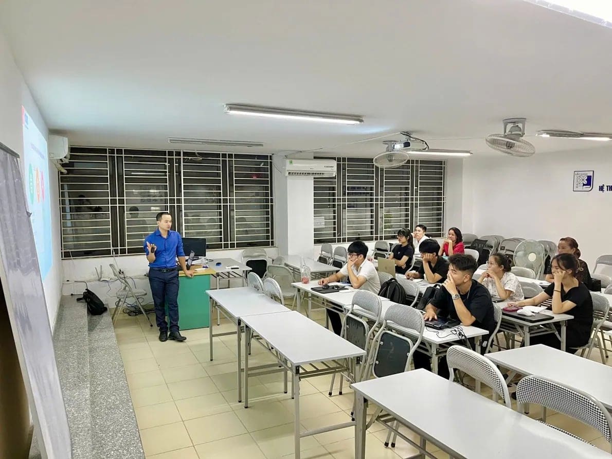 Học viên lớp BIM tại Viện. Phần khó nhất khi dạy viết BEP không nằm ở cấu trúc tài liệu, mà ở chỗ dám chốt hẹp mục tiêu thay vì hứa làm tất cả