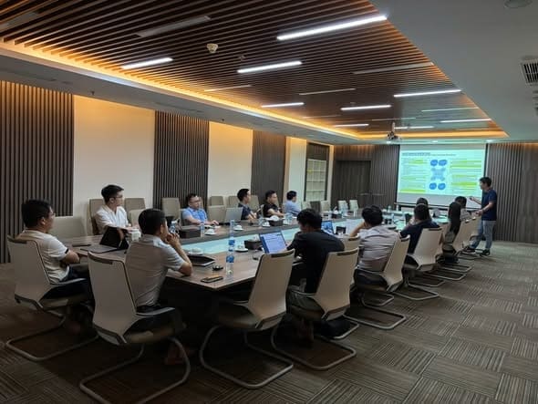 Giảng viên trình bày quy trình triển khai BIM cho đội ngũ kỹ sư và cán bộ quản lý dự án của IKCONS