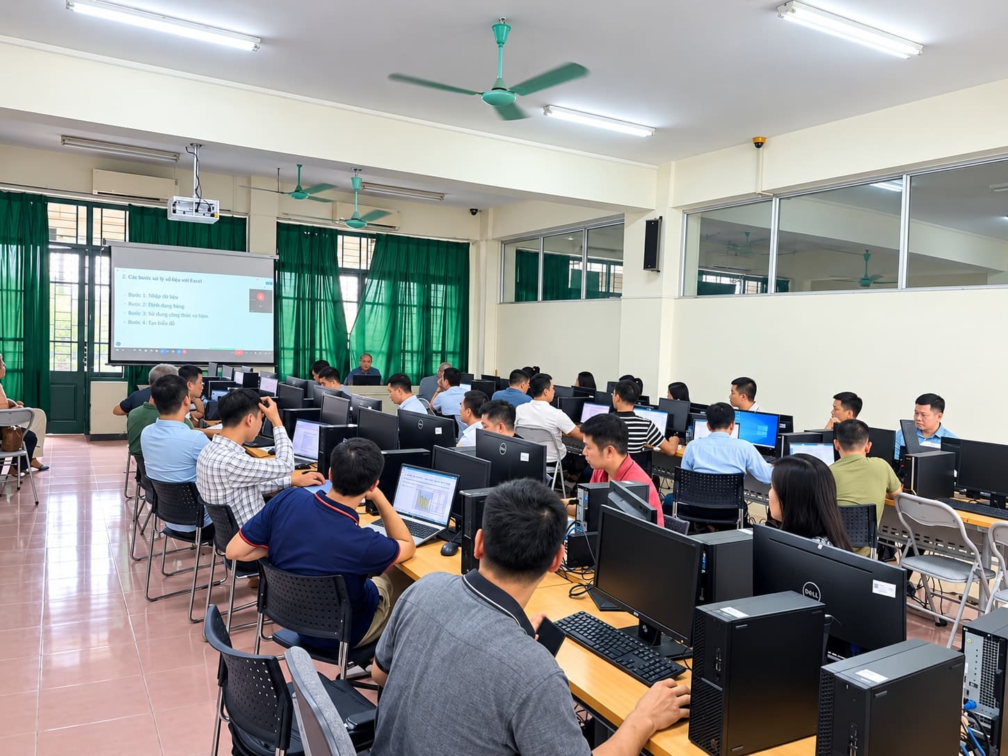 Học viên Công ty Cổ phần Xây dựng Tổng thầu THACONS học BIM Manager tại phòng máy Trường Đại học Xây dựng Hà Nội