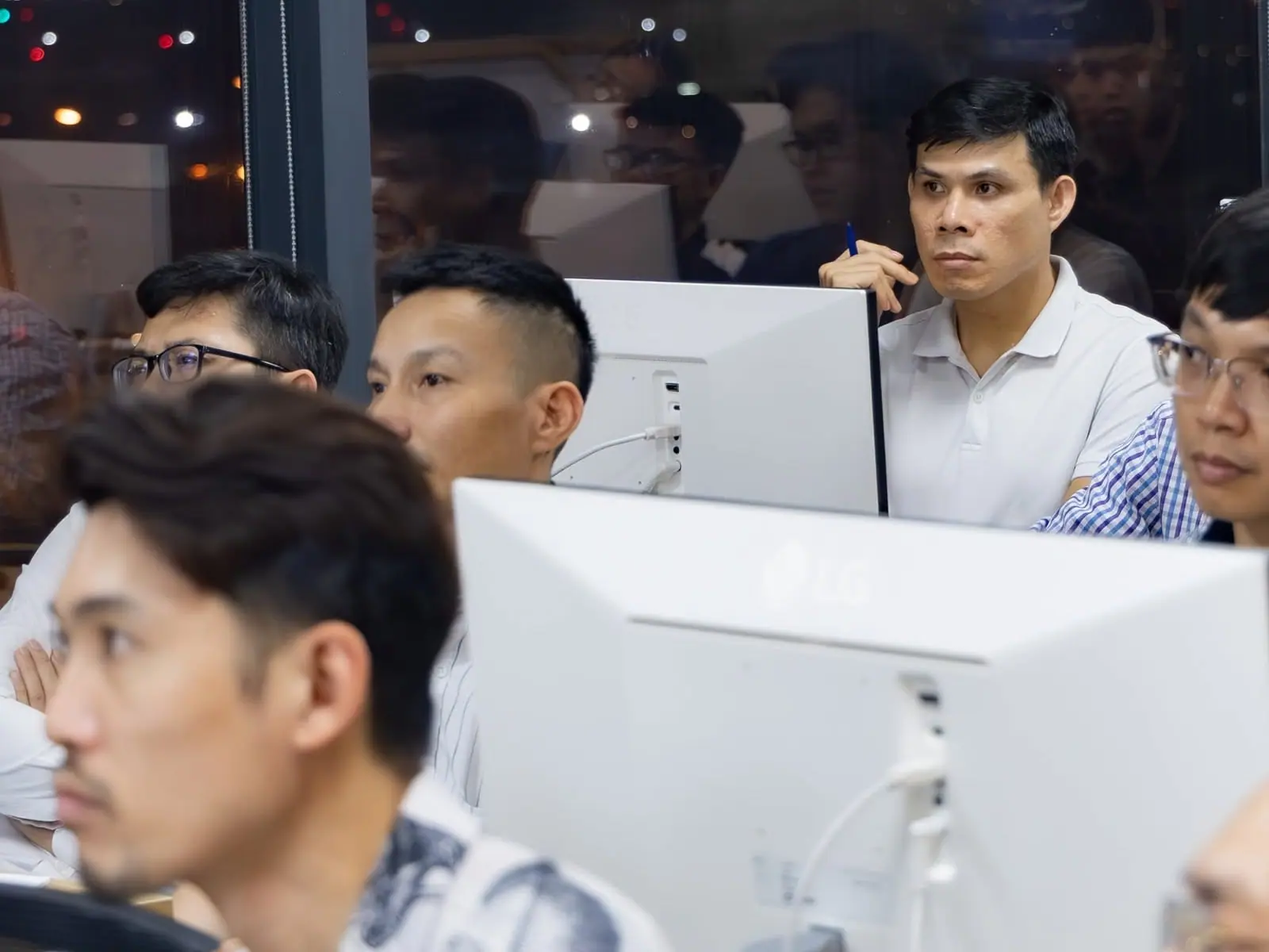 Kỹ sư cơ điện Công ty Cổ phần Thiết kế và Xây dựng GIZA Việt Nam theo dõi bài giảng của Viện Tin học Xây dựng