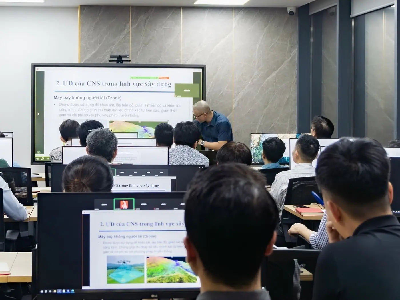 Học viên Công ty Cổ phần Thiết kế và Xây dựng GIZA Việt Nam trong một buổi học thuộc chương trình đào tạo của Viện Tin học Xây dựng