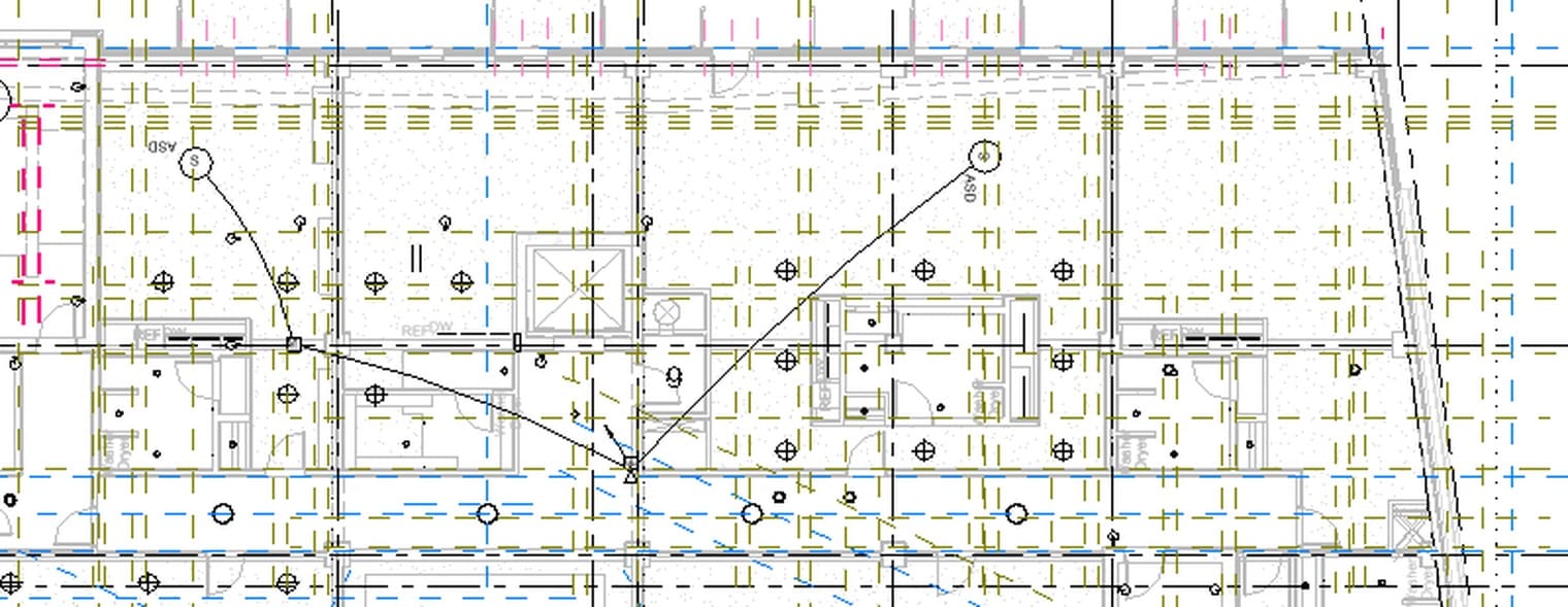 Một mạch báo cháy trong Revit: hai đầu báo khói trên trần, nút ấn và chuông đèn, dây chạy về tủ trung tâm